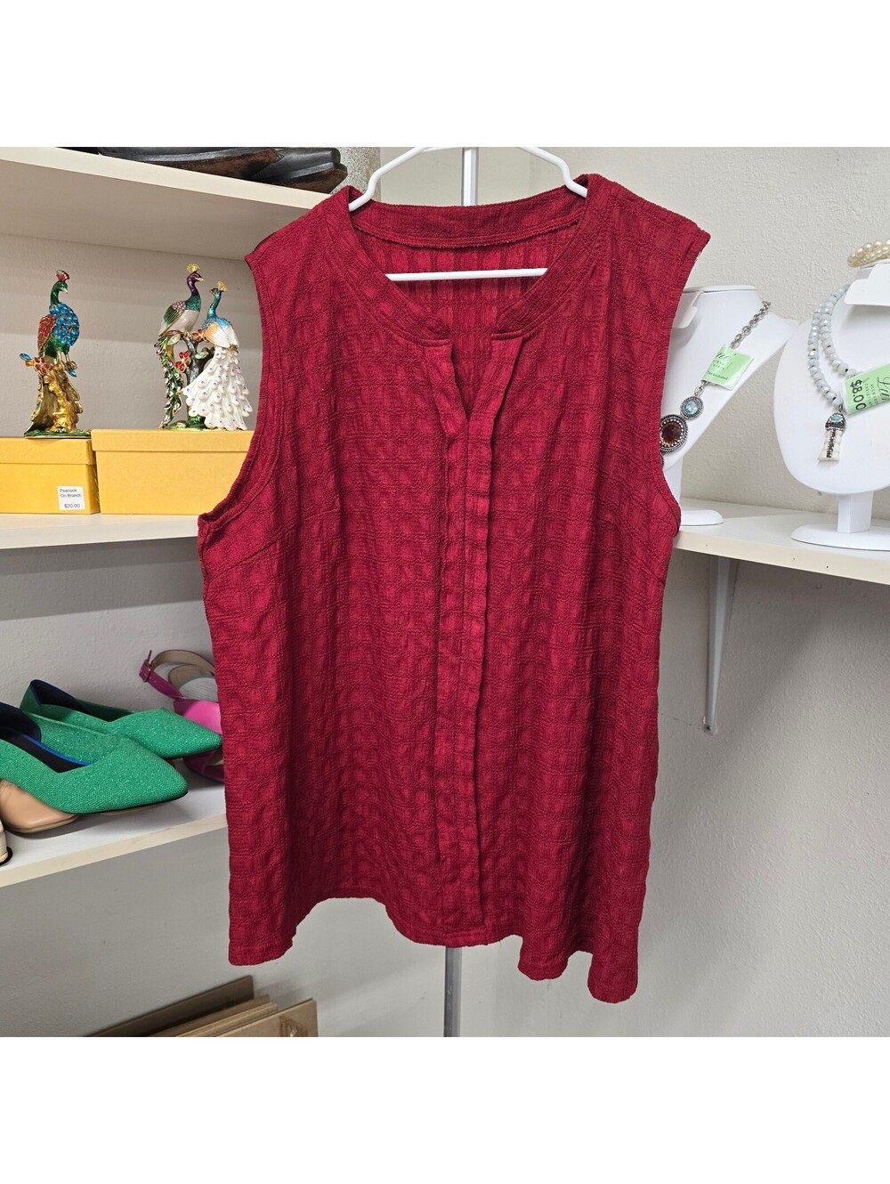 Women’s size 5XL burgundy sleeveless top